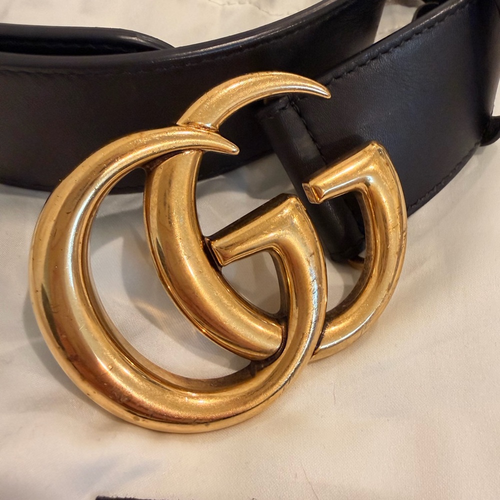 Gucci Black Leather Belt with large Gold GG Buckle - Picture 2 of 11